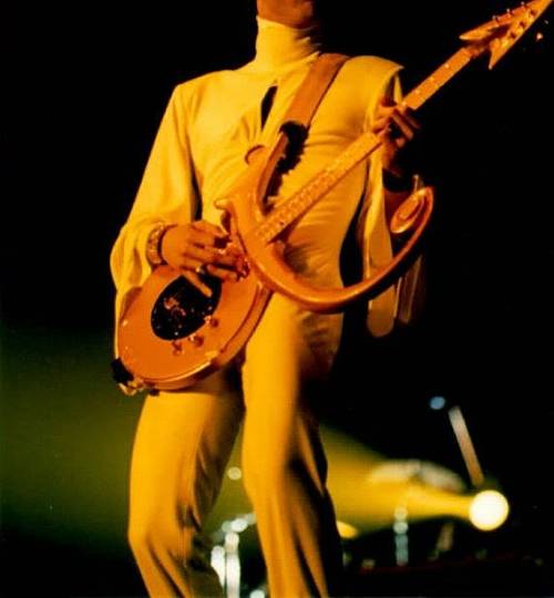 Prince_guitar_collection_08.png