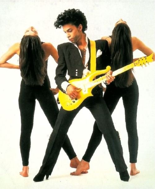 Prince_guitar_collection_15.jpg