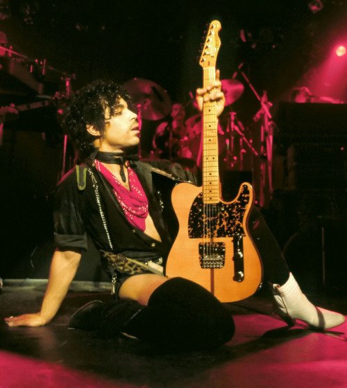 Prince_guitar_collection_33.jpg