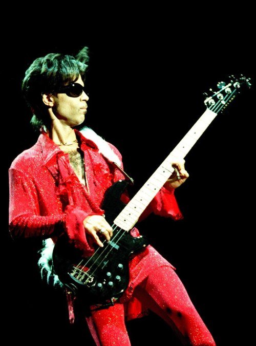 Prince_guitar_collection_38.jpg