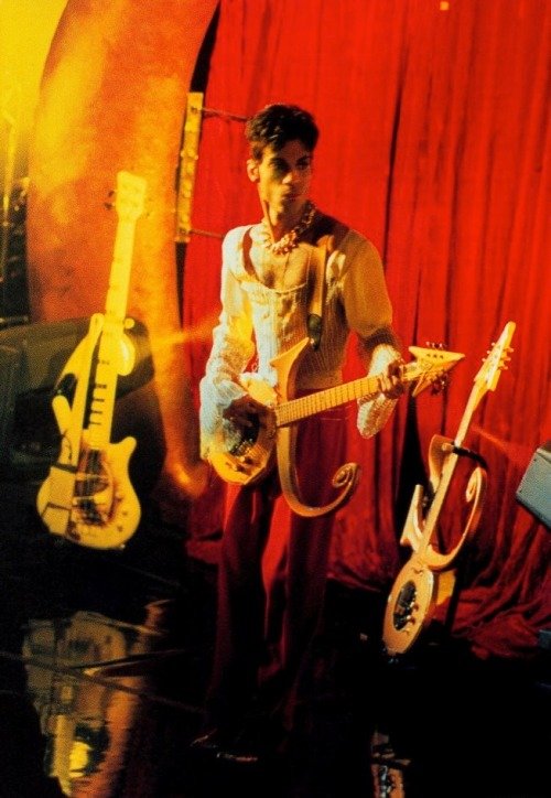 Prince_guitar_collection_42.jpg