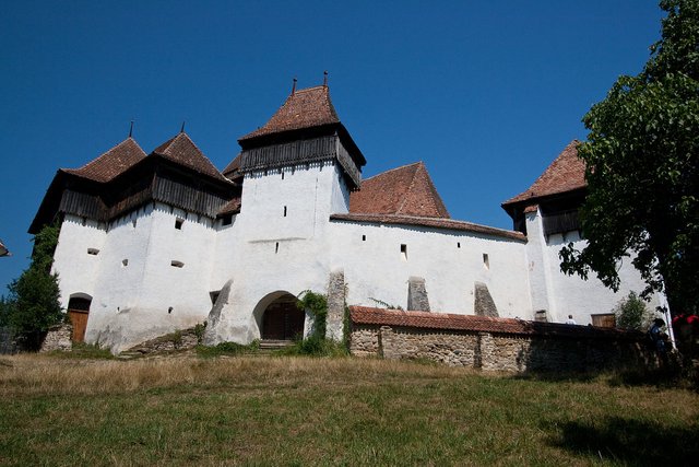 1280px-Viscri_fortified_church.jpg