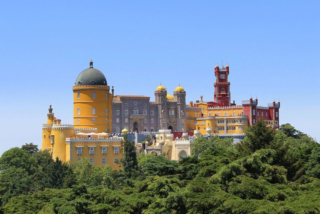 Sintra_-_Palacio_da_Pena_(20332995770).jpg