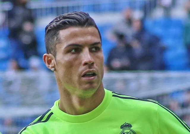 Cristiano_Ronaldo_entrenando_(crop).jpg