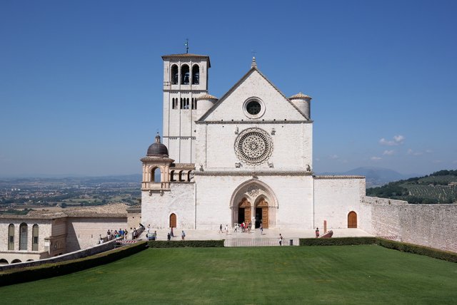 Assisi_-_Basilica_di_San_Francesco_02.jpg