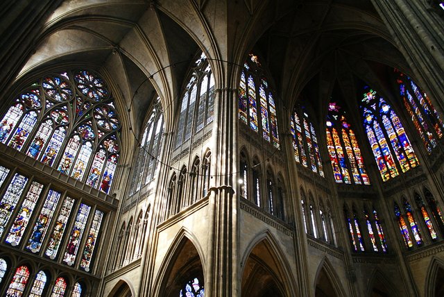 1200px-Metz_cathedral_windows-1.JPG