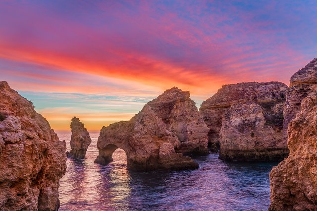 Red morning on Ponta da Piedade_DSC3423-HDR-Edit_1000px-2.jpg