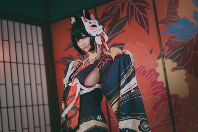 Yamashiro-Fusou-Cleavage-Cosplay-8.jpg