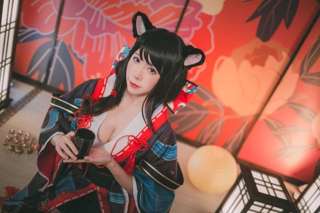 Yamashiro-Fusou-Cleavage-Cosplay-15.jpg