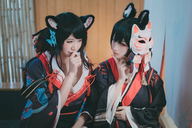 Yamashiro-Fusou-Cleavage-Cosplay-27.jpg