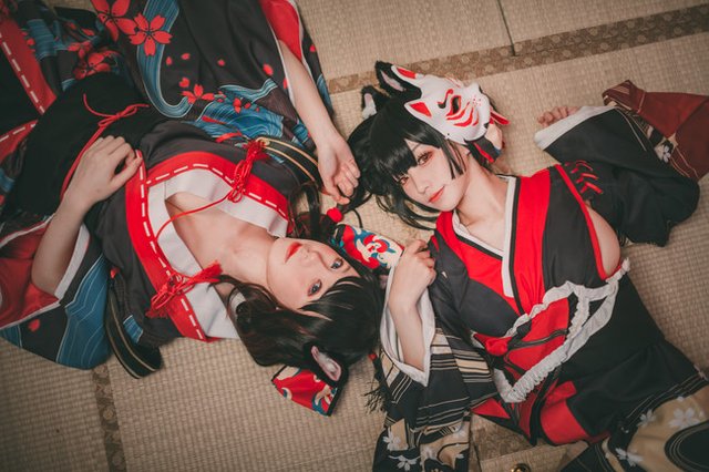 Yamashiro-Fusou-Cleavage-Cosplay-3.jpg