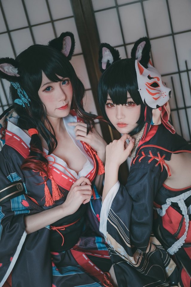 Yamashiro-Fusou-Cleavage-Cosplay-25.jpg