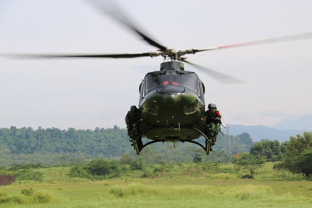 prajurit-yonif-mekanis-412-kostrad-keris.jpg