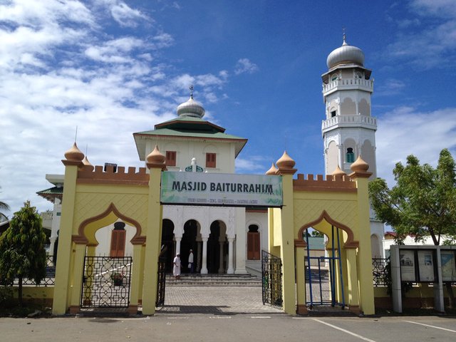 masjid-baiturrahhim-aceh.jpg