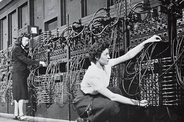 02102016-eniac-programmers-la-2e16d0ba-fill-735x490-1486438183085.jpg