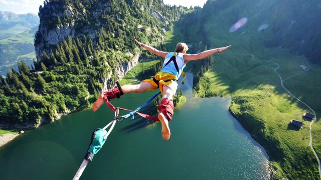 bungee-jumping-interlaken02.jpg