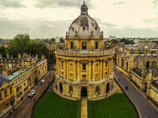 oxford-1378638_1920.jpg