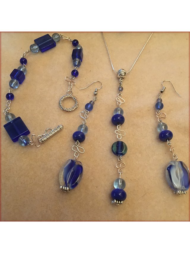 Ts blue glass set.JPG