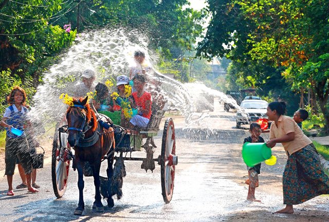 19-01-05-myanmar_traditional_thingyan-1.jpg