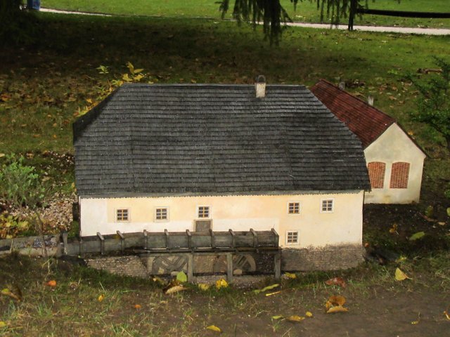 Miniatur park - mlýn v Ratibořicích.JPG