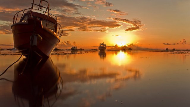 sunsets-boaut-nature-amazing-ocean-sunset-sunrise-desktop-1366x768.jpg