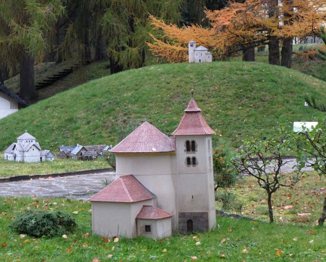 Miniatur park - Budeč a Říp.JPG