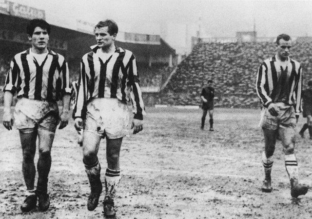 Juventus_1957-58_-_Trio_Magico_(Sívori-Boniperti-Charles).jpg