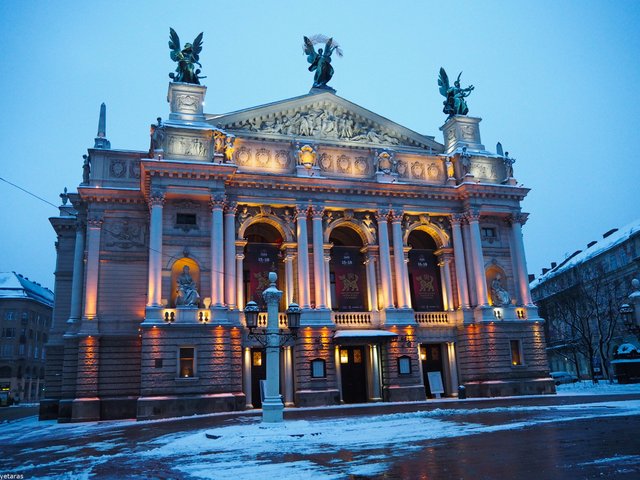 lviv opera house 2.jpg