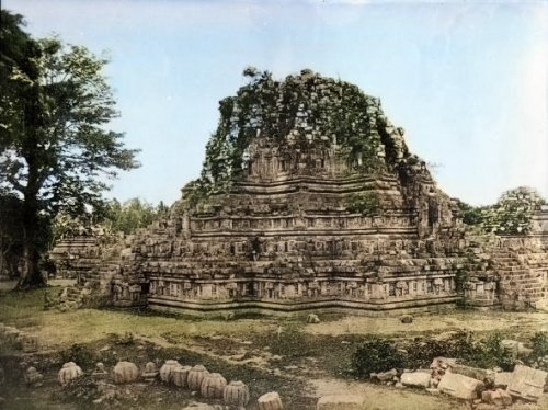 Reruntuhan Candi Prambanan, 1880. Stoop. Colorized..jpg