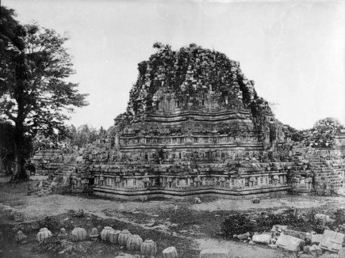 Reruntuhan Candi Prambanan, 1880. Stoop..jpg