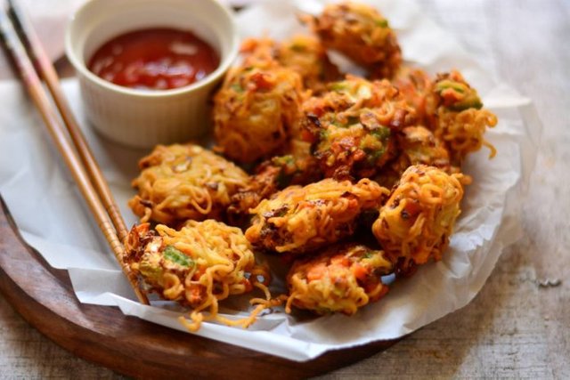 Veg_Noodle_Pakora-696x464.jpg