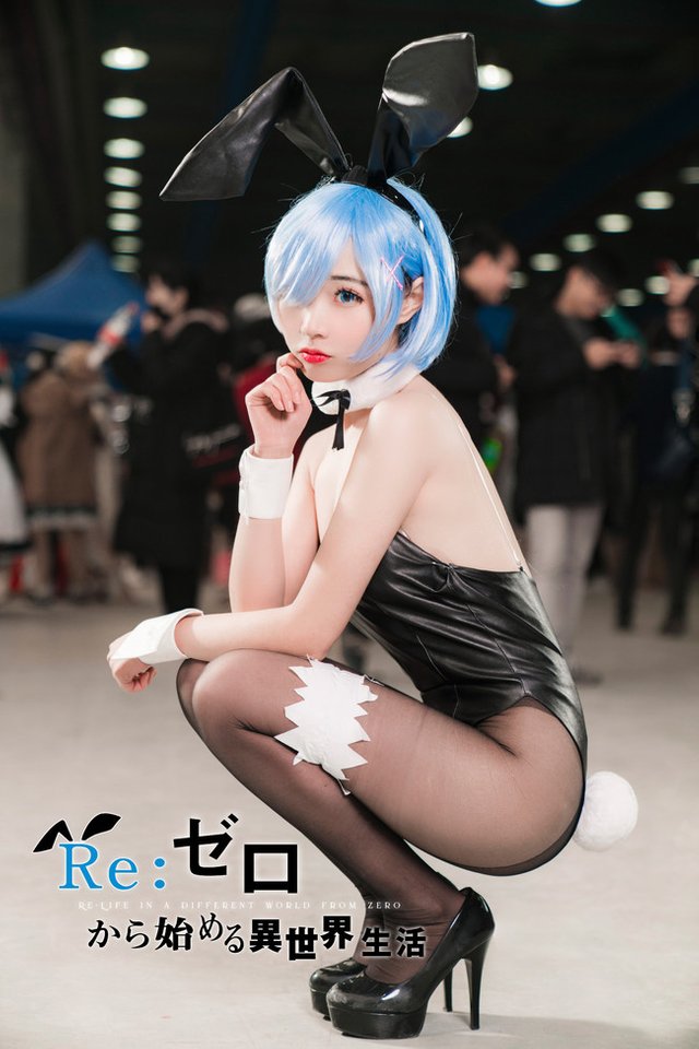 Rockin-Rem-Bunny-Girl-Cosplay-4.jpg