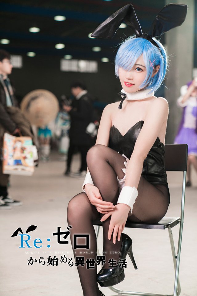 Rockin-Rem-Bunny-Girl-Cosplay-7.jpg