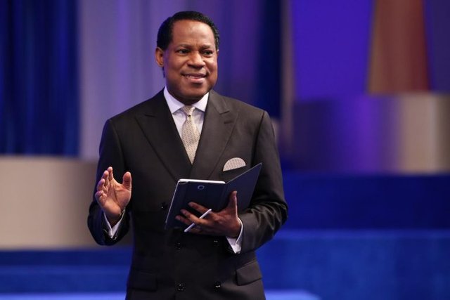 Pastor-Chris-Oyakhilome-Rhapsody-Of-Realities-2017-768x512.jpg