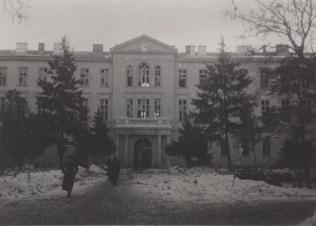 Aleksandrovska-hospital-Sofia-WW2.jpg