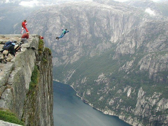 norway-skydiving.jpg