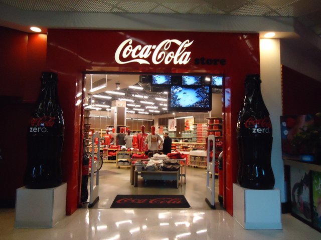 2636b-9-dia-nevada-las-vegas-strip-coca-cola-store.jpg