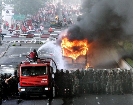 thailand-burning-bus.jpg