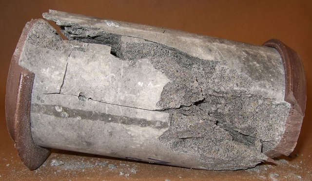 1280px-Failed_Concrete_Cylinder-1024x594.jpg