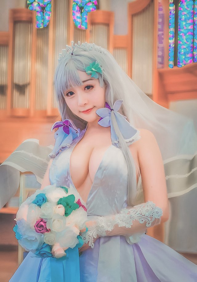 Busty-Wedding-Dress-Illustrious-Cosplay-9.jpg