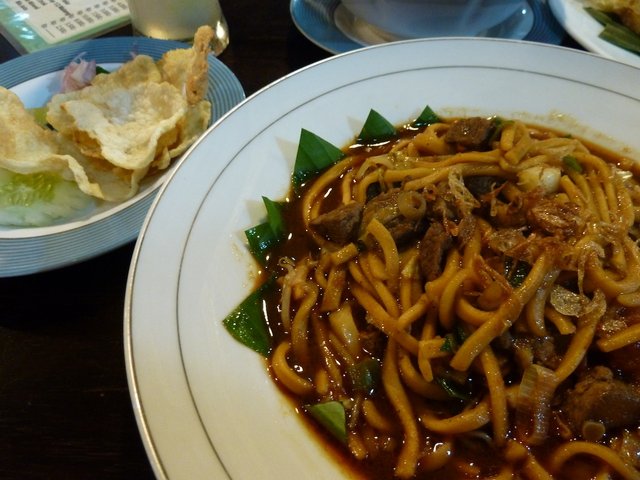 Mie_Aceh_with_beef.jpg