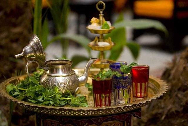 Moroccan-mint-tea-Traditions--950x640 (1).jpg