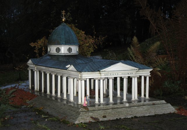 Miniatur park - Křížový pramen.JPG