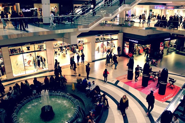 mall-2595002_1280.jpg