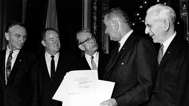 History_Speeches_1102_Lyndon_Johnson_Signs_Voting_Act.jpg