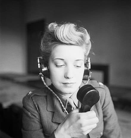 Pte-Elizabeth-Gourlay-transmitting-a-radio-message-during-the-Second-World-War.-Wikipedia.jpg