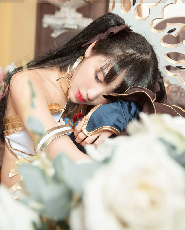 Pure-White-Ishtar-Cosplay-by-Tooosaka-18.jpg