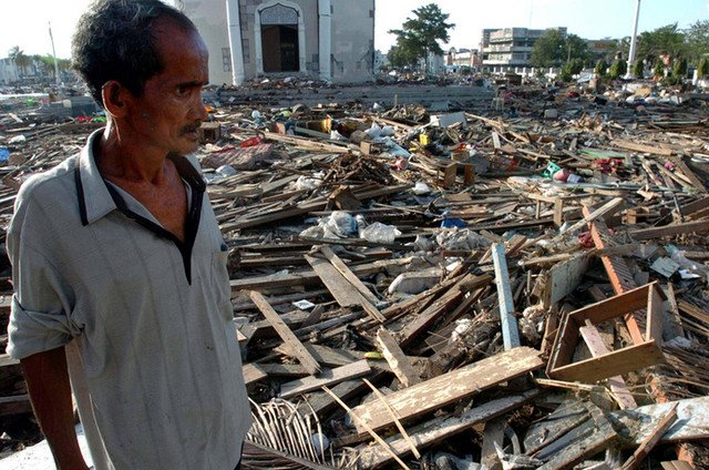 foto-tsunami-aceh-2004-disangka-kiamat.jpg