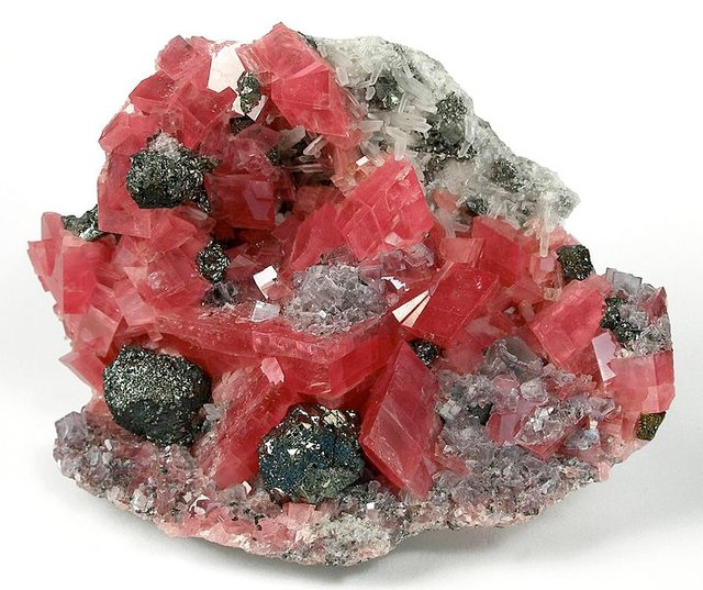 715px-Fluorite-Quartz-Rhodochrosite-ed10a.jpg