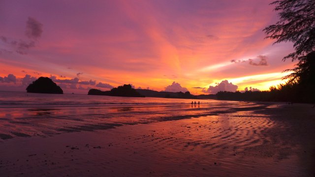SunsetBeach-PurpleLight-Sand-Peaceful-Scenic-FreeStockPhoto.jpg